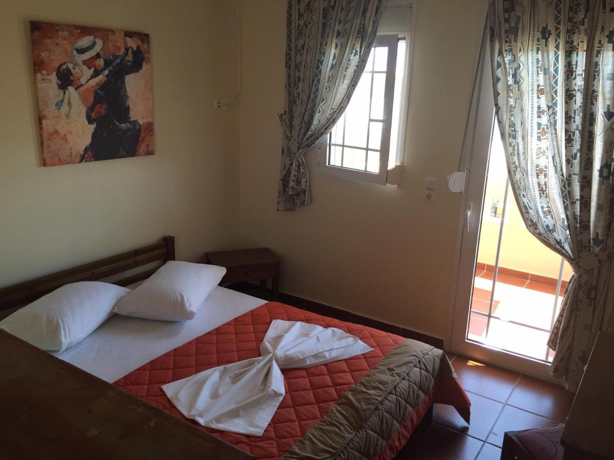 Toulipa Rooms Agia Ermioni Luaran gambar